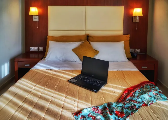 Отель Kokkoni Beach